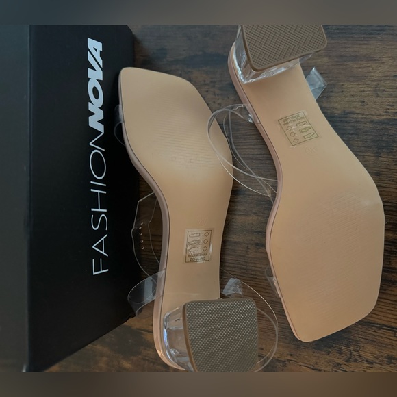 Brand new , with box lucite clear heels 8W - Picture 4 of 5